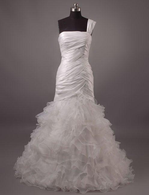 Style BGL112012 Fit-N-Flare Designer bridal gowns with Ruffled Bottom Style BGL112012 Fit-N-Flare Designer bridal gowns with Ruffled Bottom