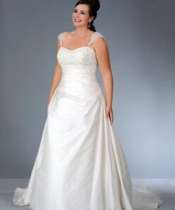 PlusSizea lineWeddingGownwithwideShoulderStraps
