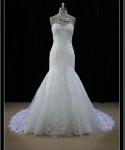 beautiful lace wedding dress with fit and flare design