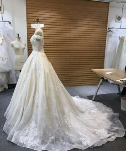 Style#offtheshoulderwithlacetrainfromDariusCordell