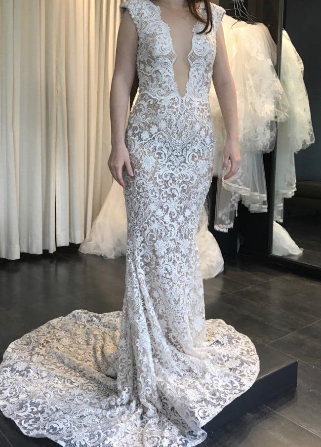 Sleeveless lace embroidered wedding dress