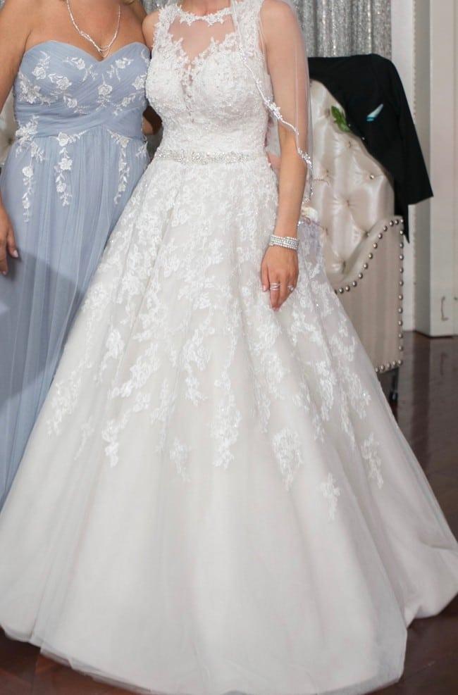 Sleeveless a-line wedding gown for plus size brides